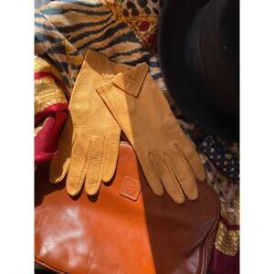 Vintage tan leather gloves by Viola Weinberger